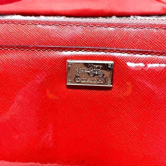 ➡️Coach Wallet Patent Leather Zip Arround Wallet - Picture 7 of 8